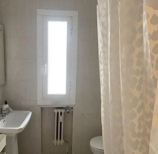 Domus Santa Clara Centrico Con Wifi * לאון